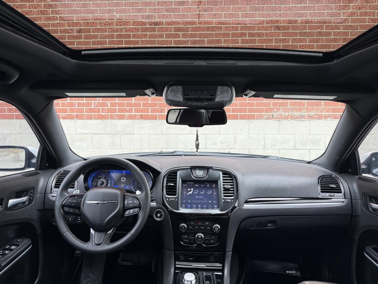2023 Chrysler 300S AWD Panaroof| SRT Wheels| Leather Photo