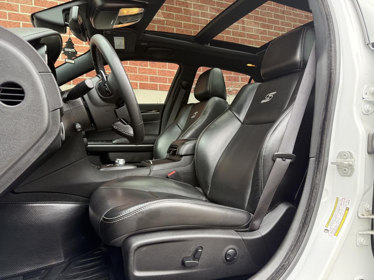 2023 Chrysler 300S AWD Panaroof| SRT Wheels| Leather Photo