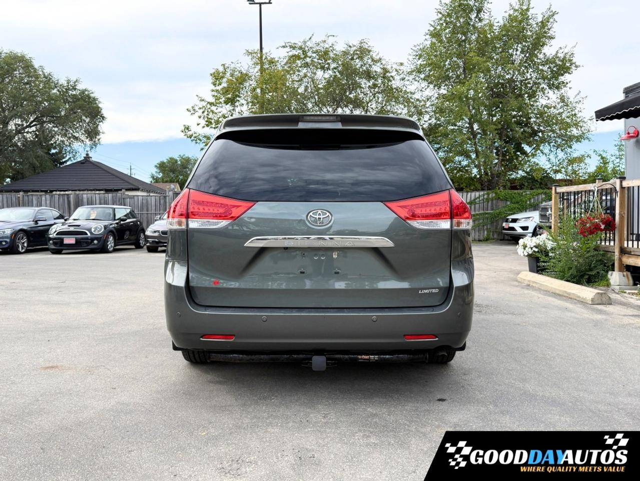 2014 Toyota Sienna Limited FULLY LOADED | 1 OWNER | LIKE NEW LOW KMS Photo