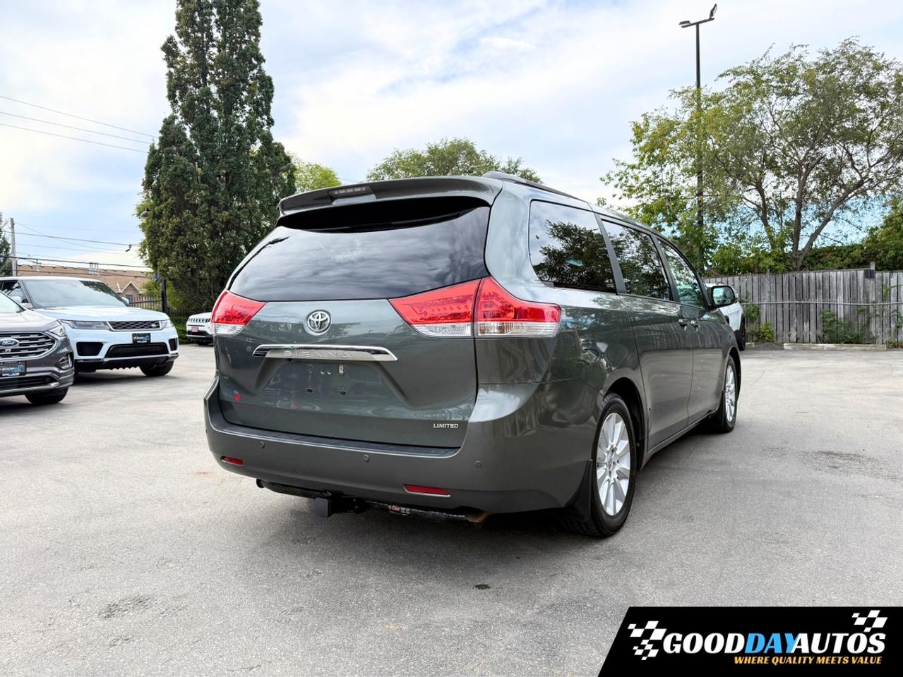 2014 Toyota Sienna Limited FULLY LOADED | 1 OWNER | LIKE NEW LOW KMS Photo