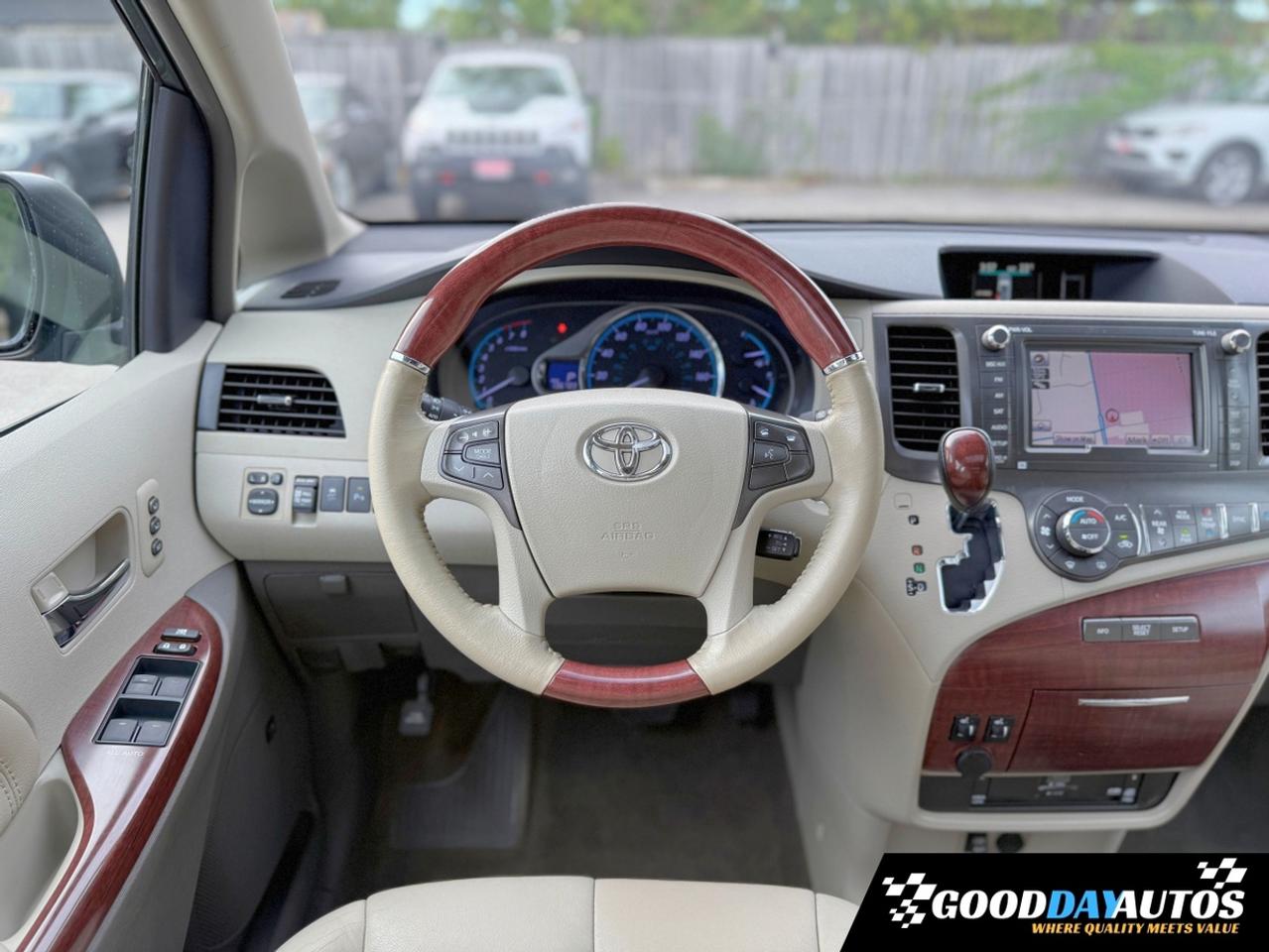 2014 Toyota Sienna Limited FULLY LOADED | 1 OWNER | LIKE NEW LOW KMS Photo