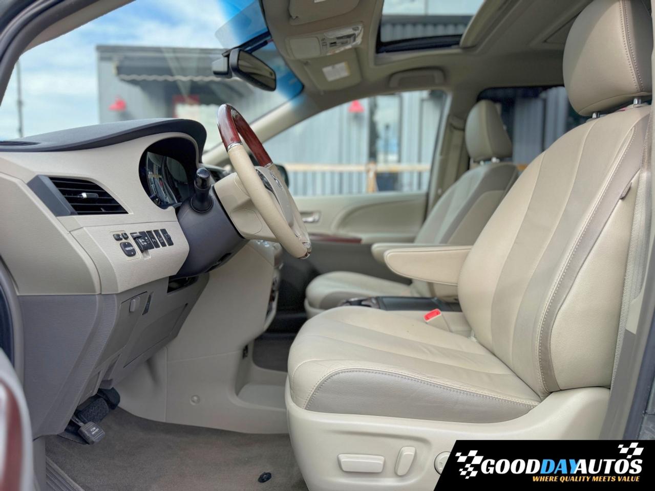 2014 Toyota Sienna Limited FULLY LOADED | 1 OWNER | LIKE NEW LOW KMS Photo