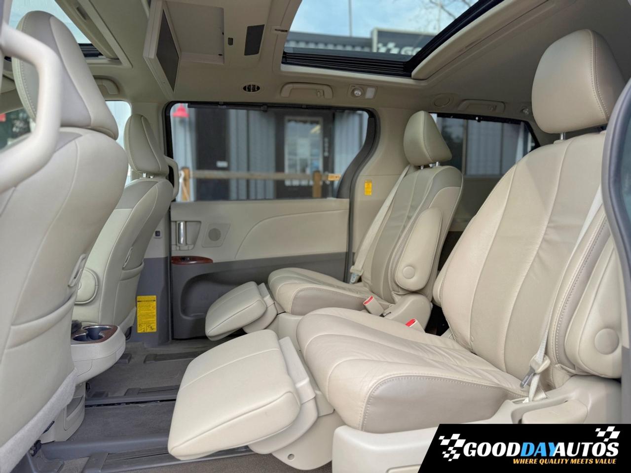 2014 Toyota Sienna Limited FULLY LOADED | 1 OWNER | LIKE NEW LOW KMS Photo