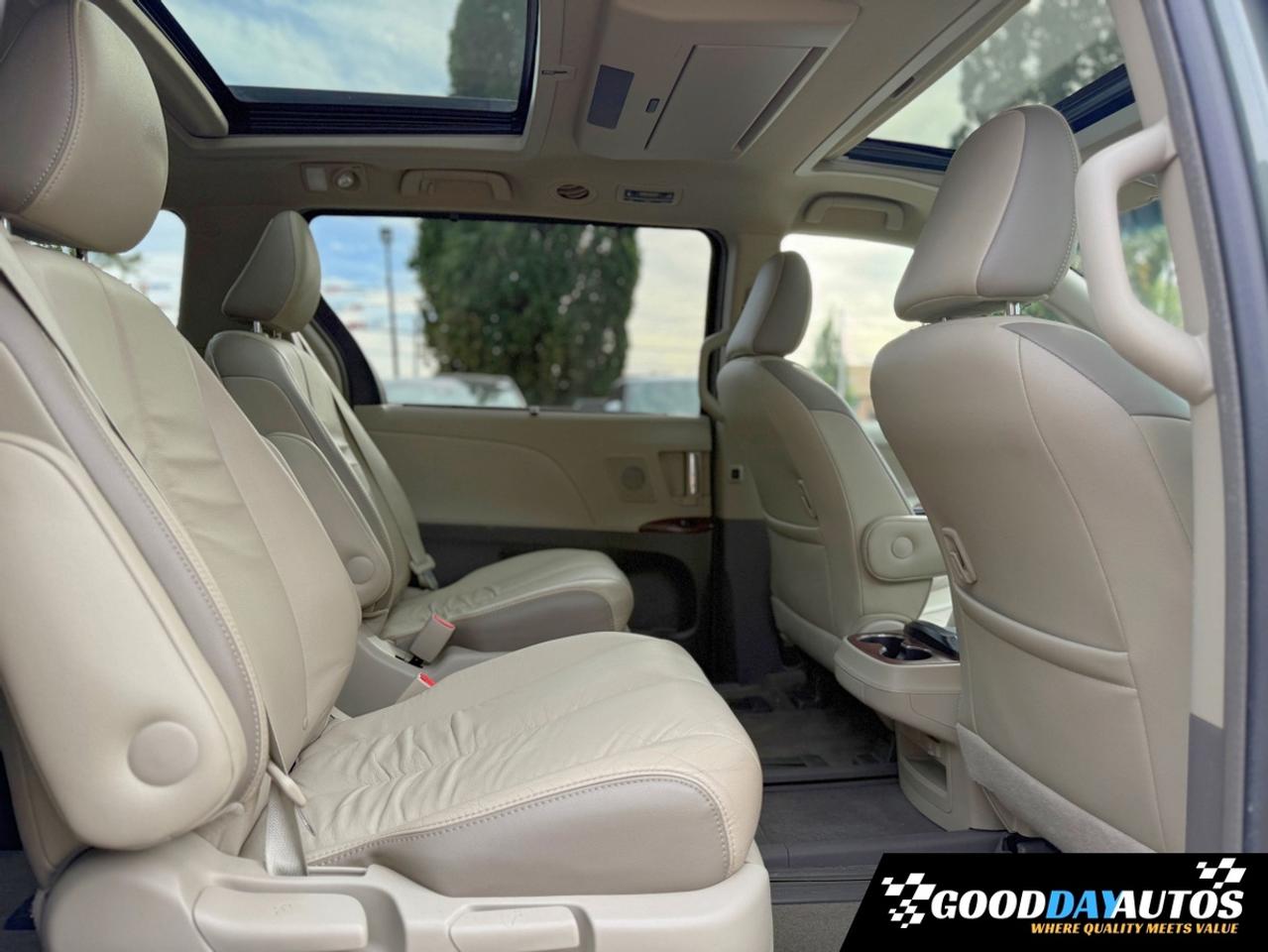 2014 Toyota Sienna Limited FULLY LOADED | 1 OWNER | LIKE NEW LOW KMS Photo