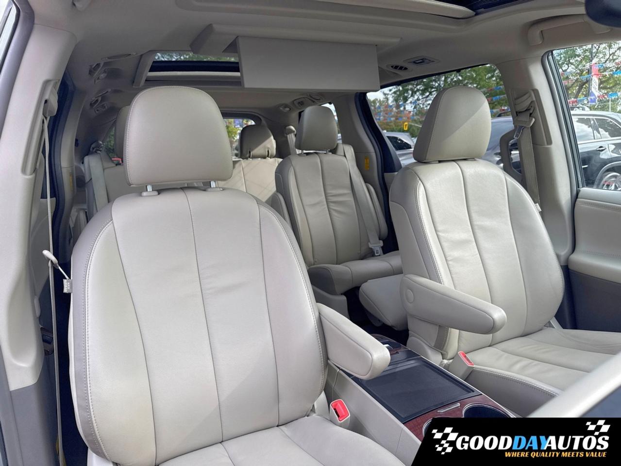 2014 Toyota Sienna Limited FULLY LOADED | 1 OWNER | LIKE NEW LOW KMS Photo
