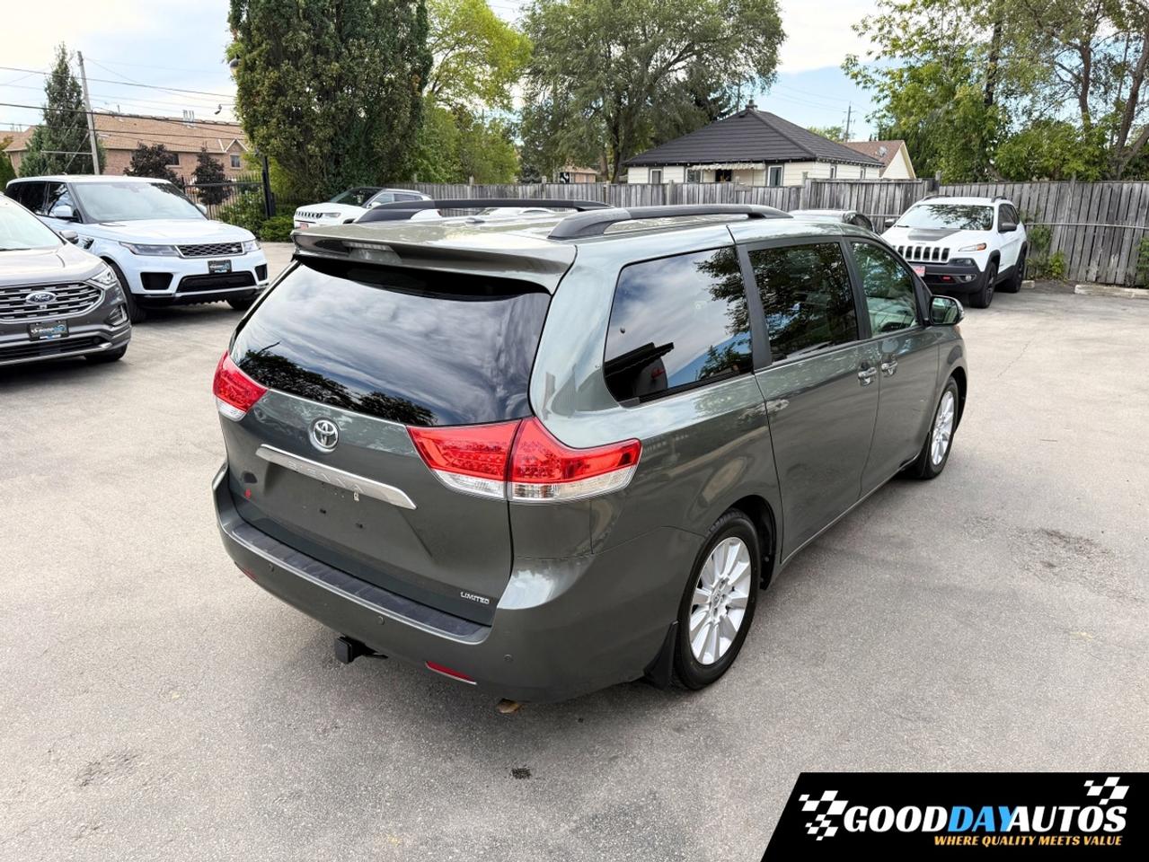 2014 Toyota Sienna Limited FULLY LOADED | 1 OWNER | LIKE NEW LOW KMS Photo