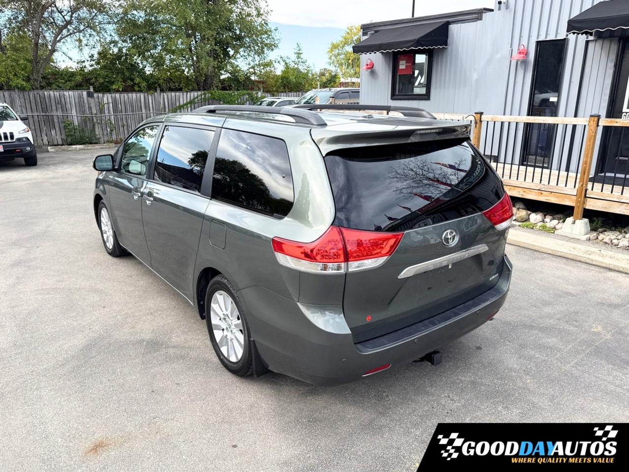 2014 Toyota Sienna Limited FULLY LOADED | 1 OWNER | LIKE NEW LOW KMS Photo