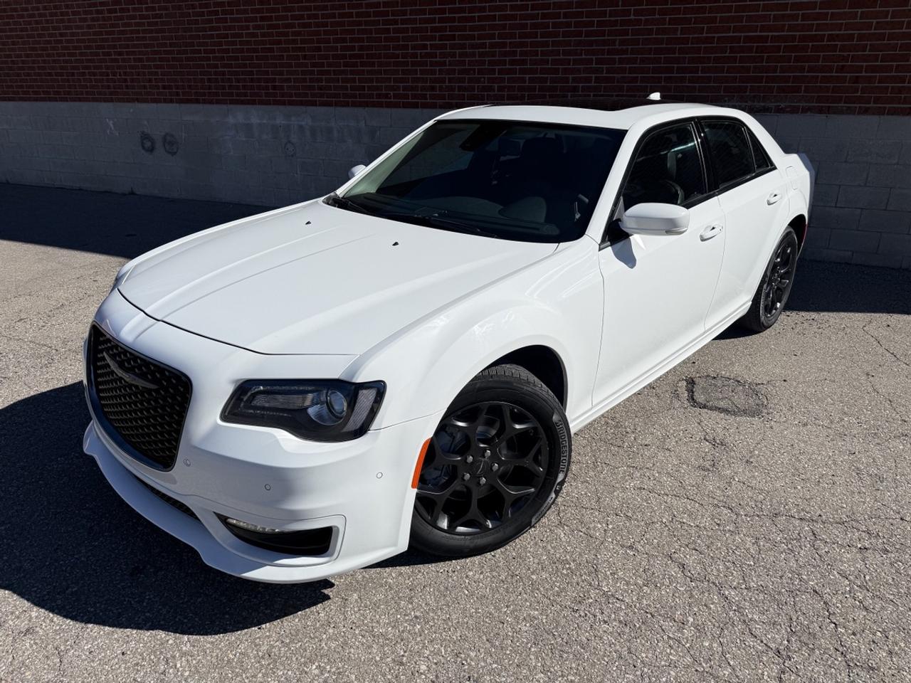 2023 Chrysler 300 Touring L AWD|Panaroof| Leather| Clean Carfax Photo