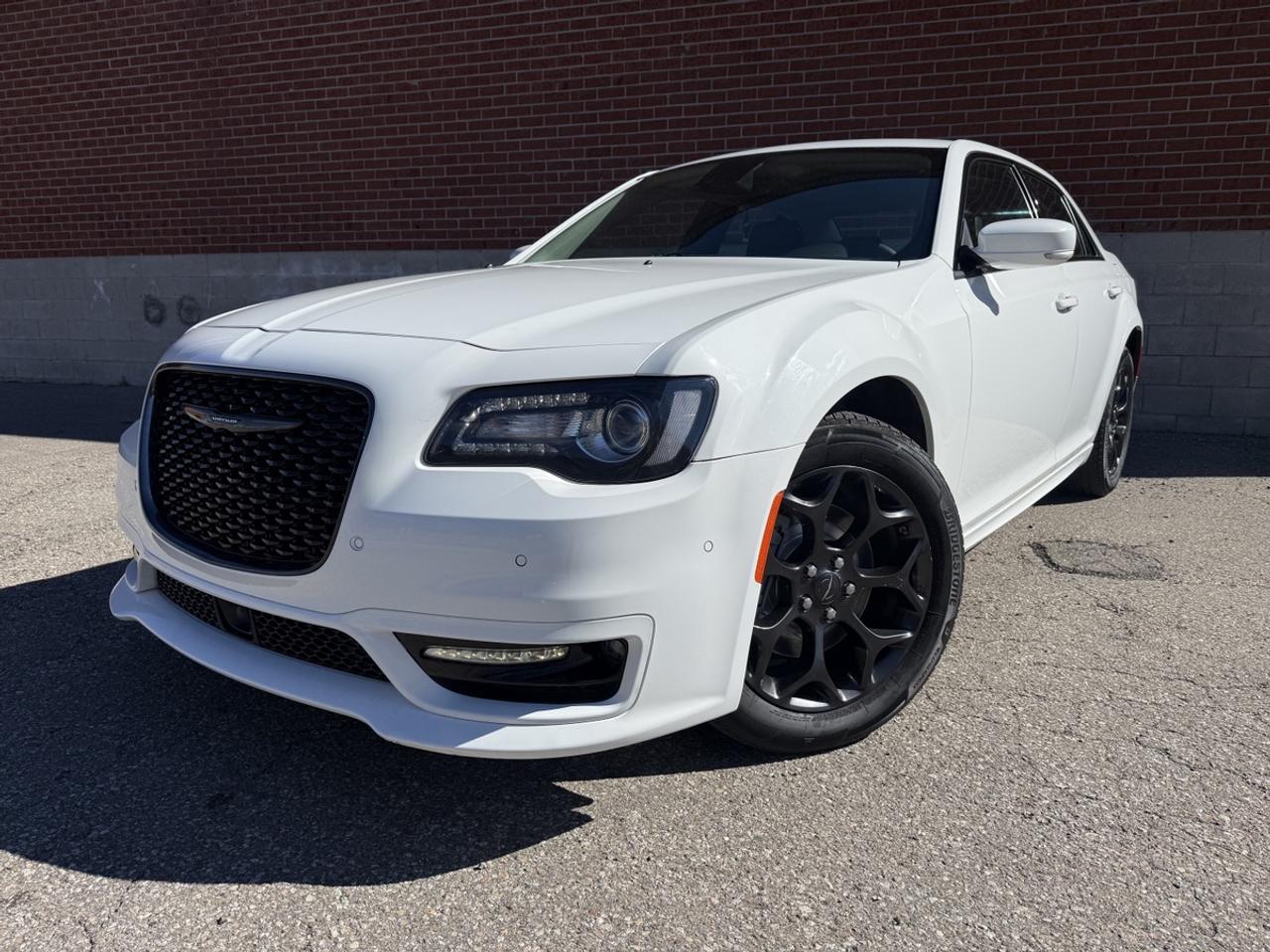 2023 Chrysler 300 Touring L AWD|Panaroof| Leather| Clean Carfax Photo4