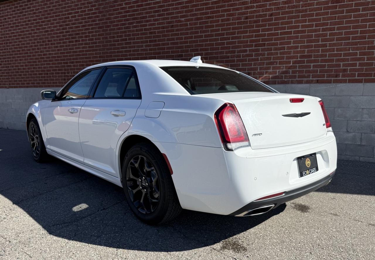 2023 Chrysler 300 Touring L AWD|Panaroof| Leather| Clean Carfax Photo
