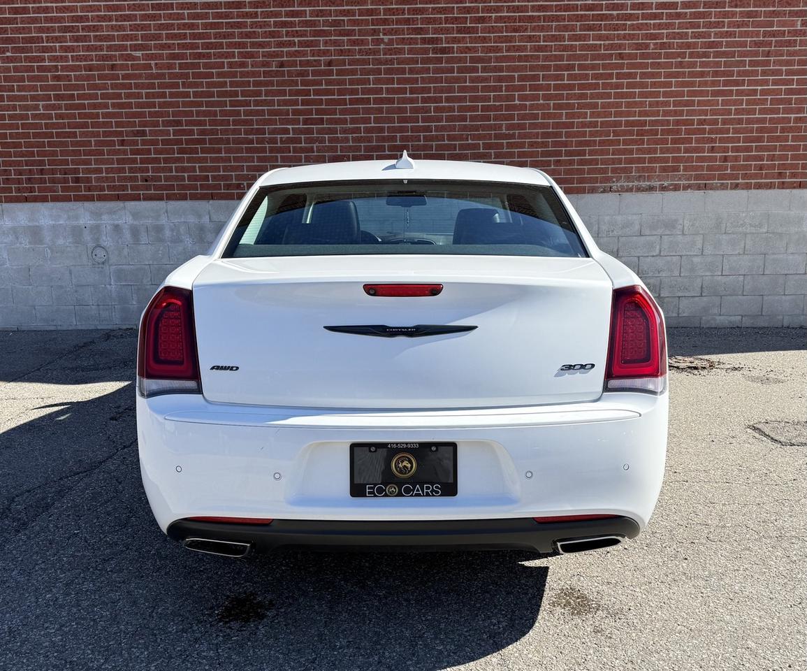 2023 Chrysler 300 Touring L AWD|Panaroof| Leather| Clean Carfax Photo