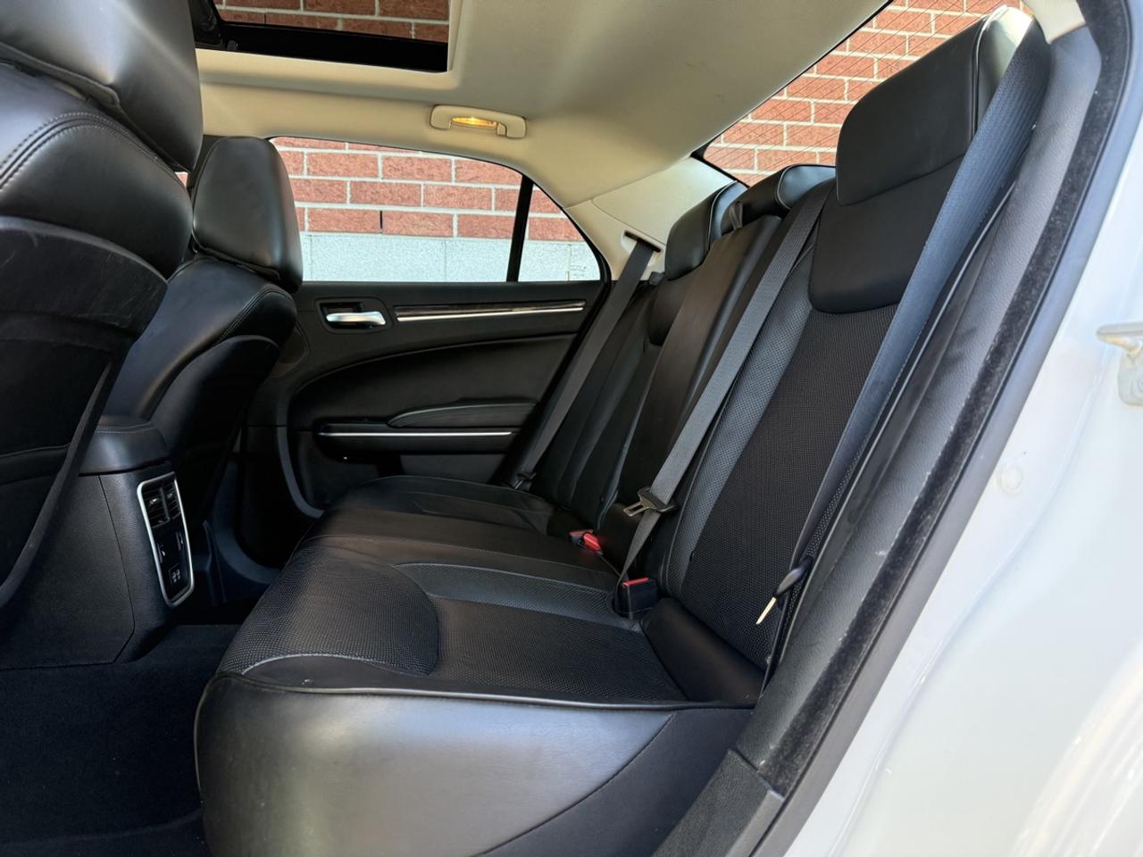 2023 Chrysler 300 Touring L AWD|Panaroof| Leather| Clean Carfax Photo