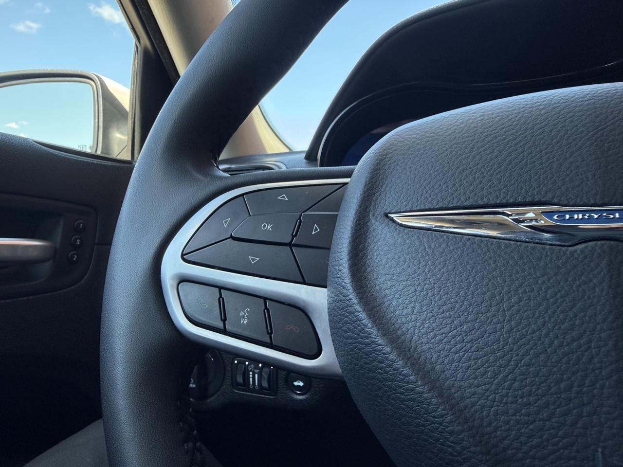 2023 Chrysler 300 Touring L AWD|Panaroof| Leather| Clean Carfax Photo