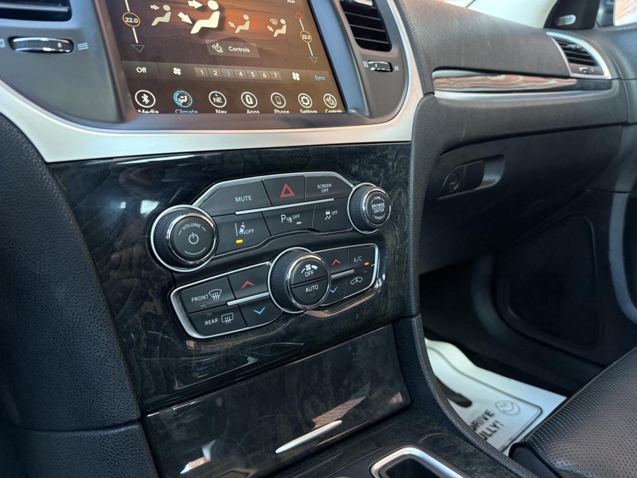 2023 Chrysler 300 Touring L AWD|Panaroof| Leather| Clean Carfax Photo