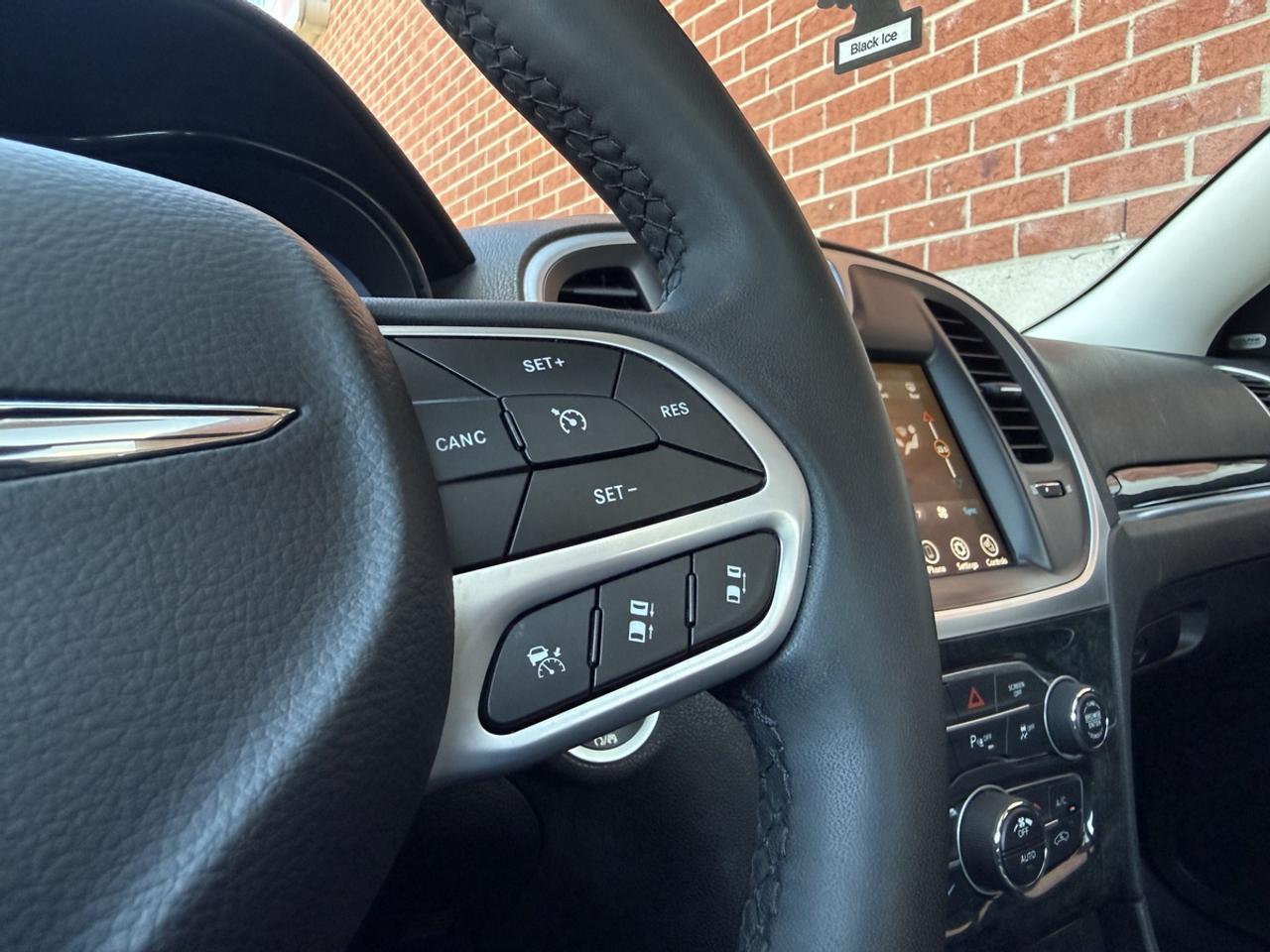 2023 Chrysler 300 Touring L AWD|Panaroof| Leather| Clean Carfax Photo