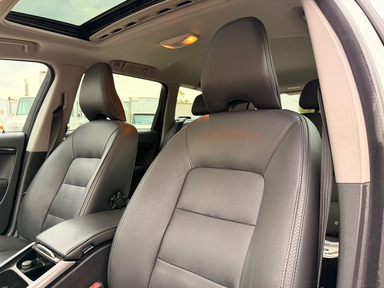 2015 Volvo XC70 T5 PREMIER|41 SERVICE RECORDS|DEALER MAINTAINED Photo