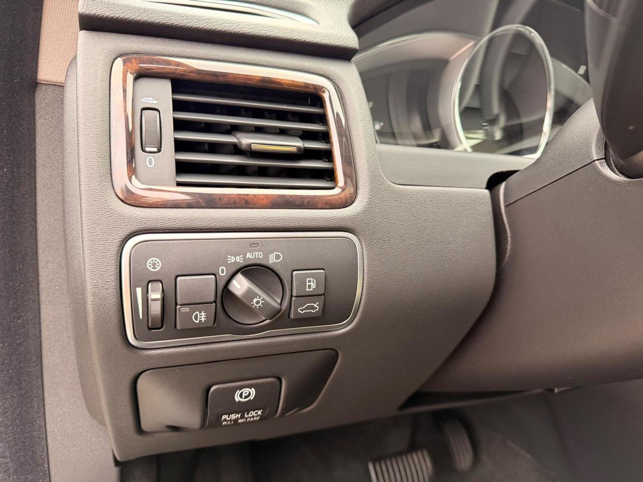 2015 Volvo XC70 T5 PREMIER|41 SERVICE RECORDS|DEALER MAINTAINED Photo