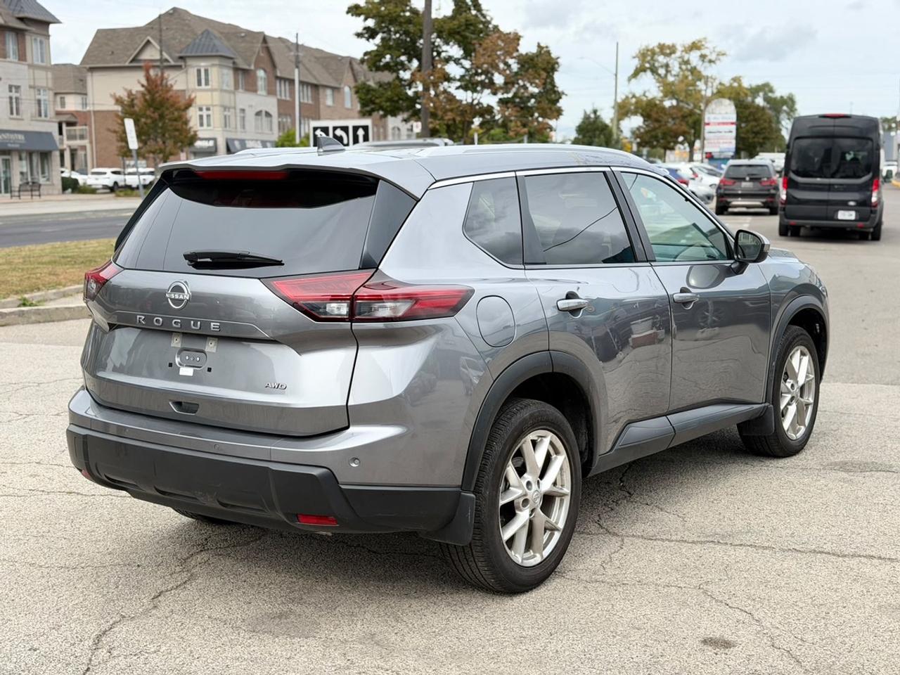 2025 Nissan Rogue SV Photo