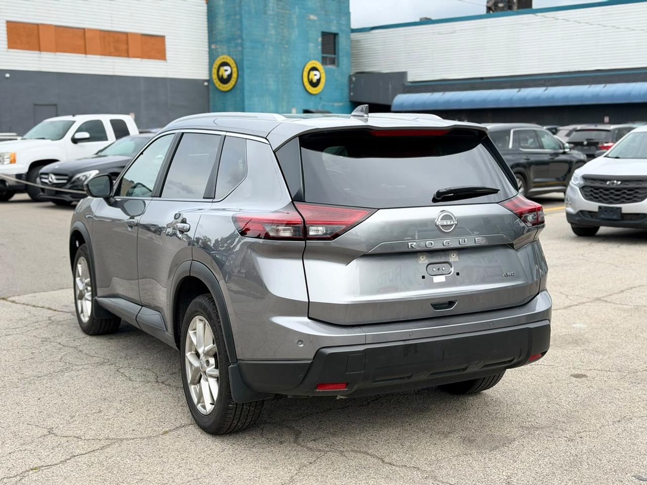 2025 Nissan Rogue SV Photo