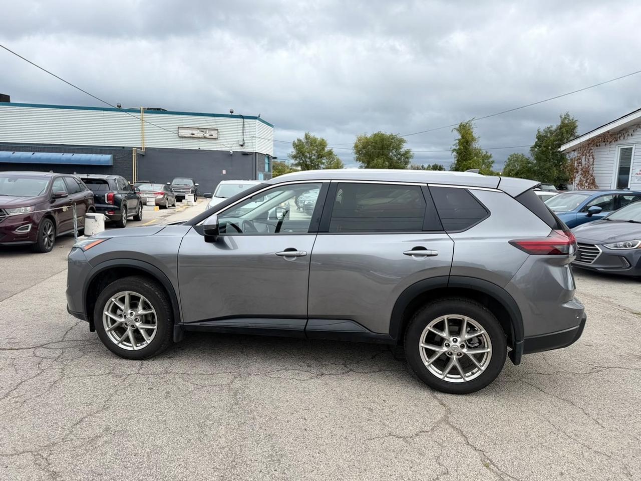 2025 Nissan Rogue SV Photo