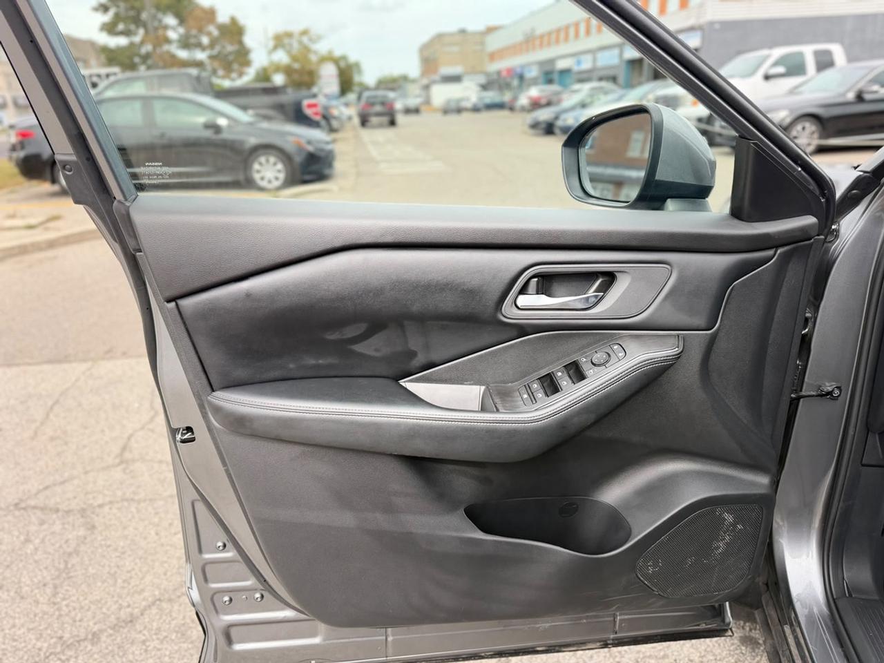 2025 Nissan Rogue SV Photo
