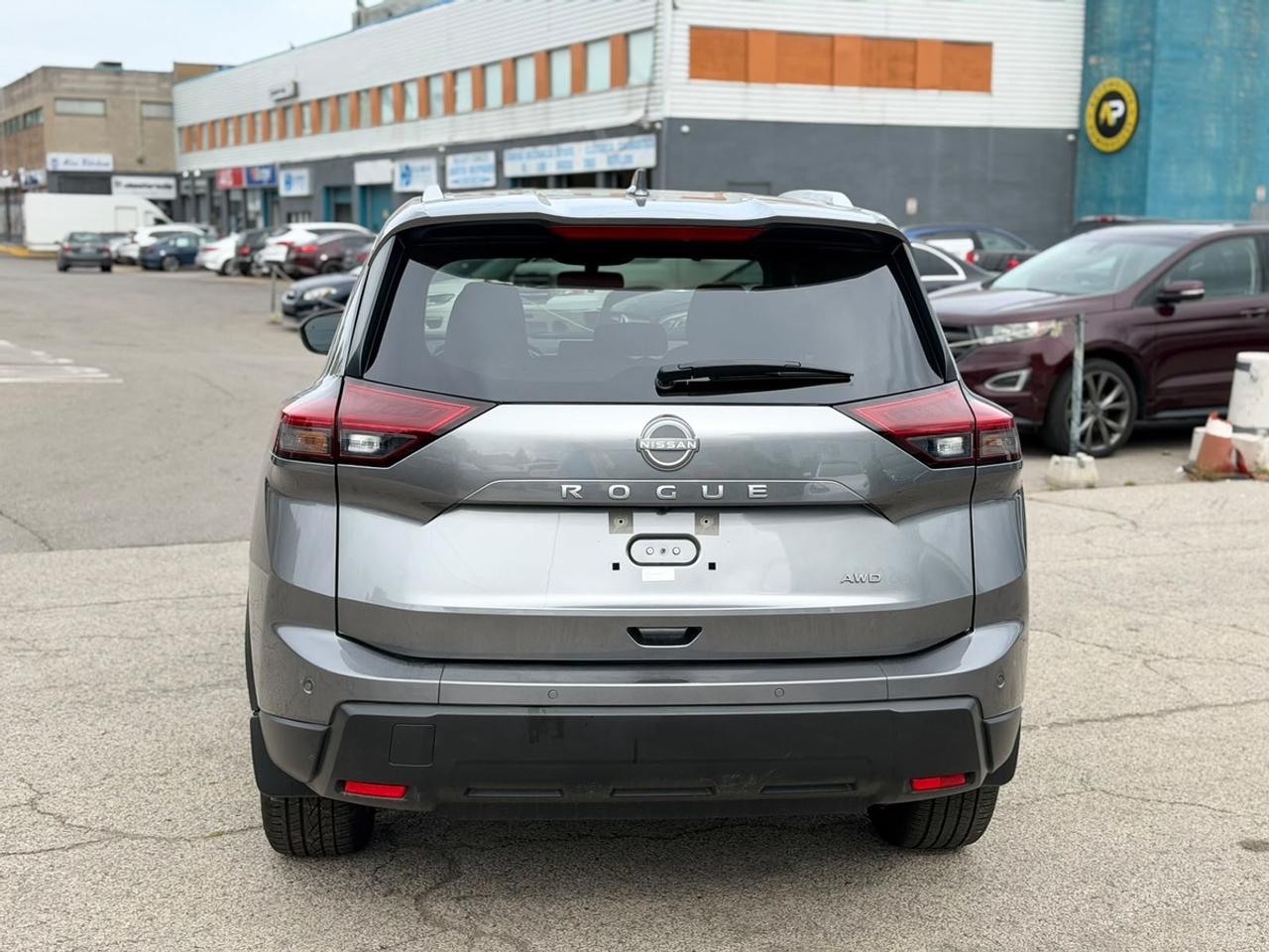 2025 Nissan Rogue SV Photo
