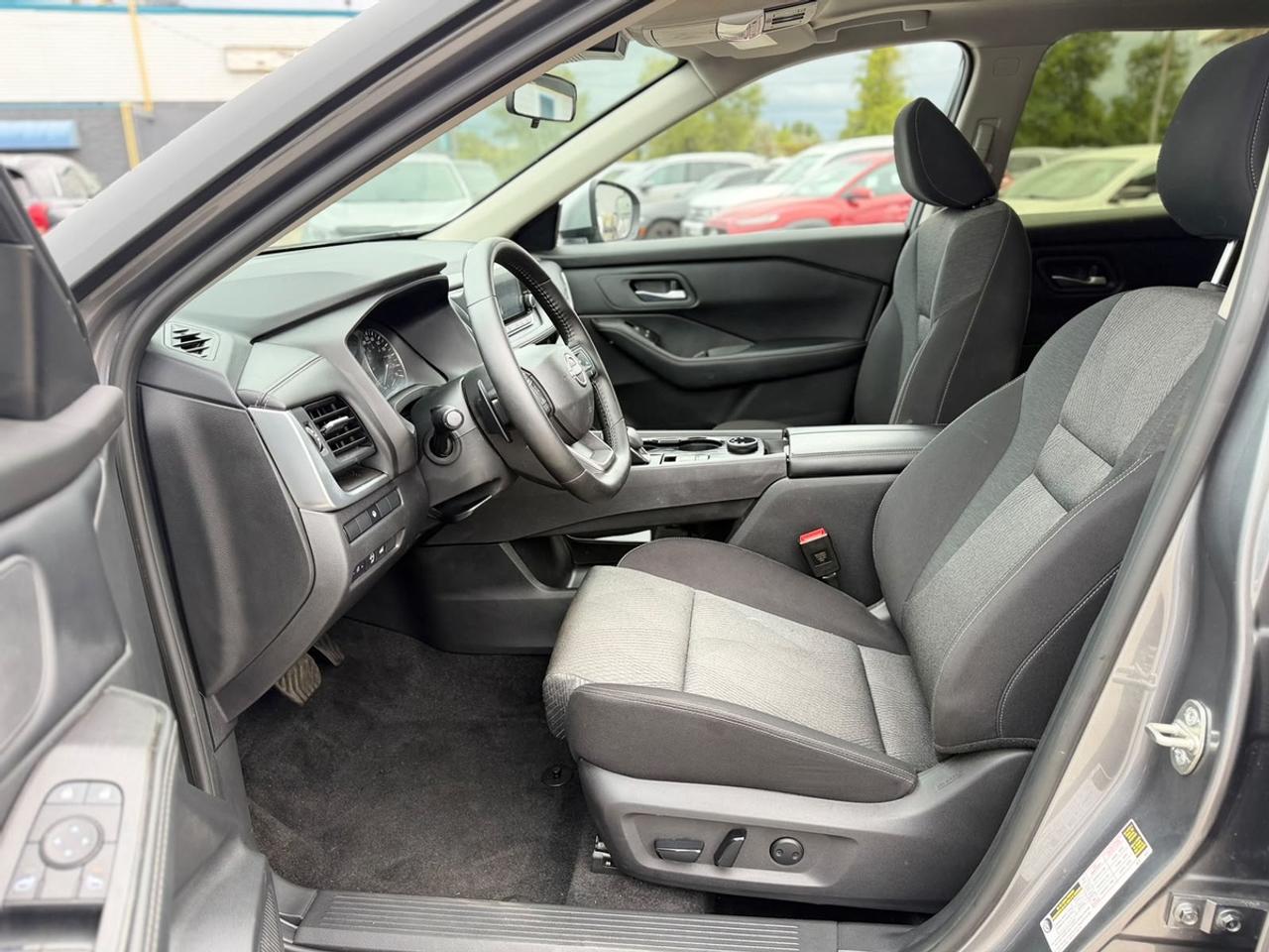 2025 Nissan Rogue SV Photo
