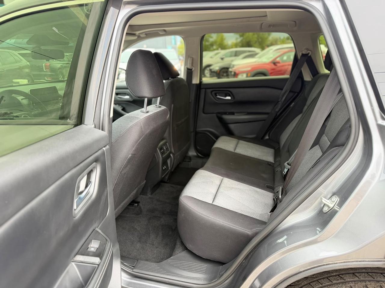 2025 Nissan Rogue SV Photo