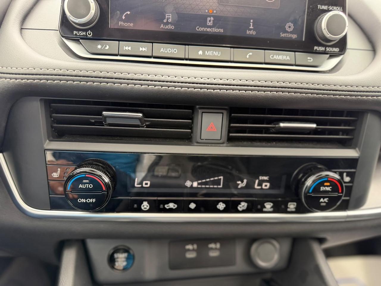 2025 Nissan Rogue SV Photo