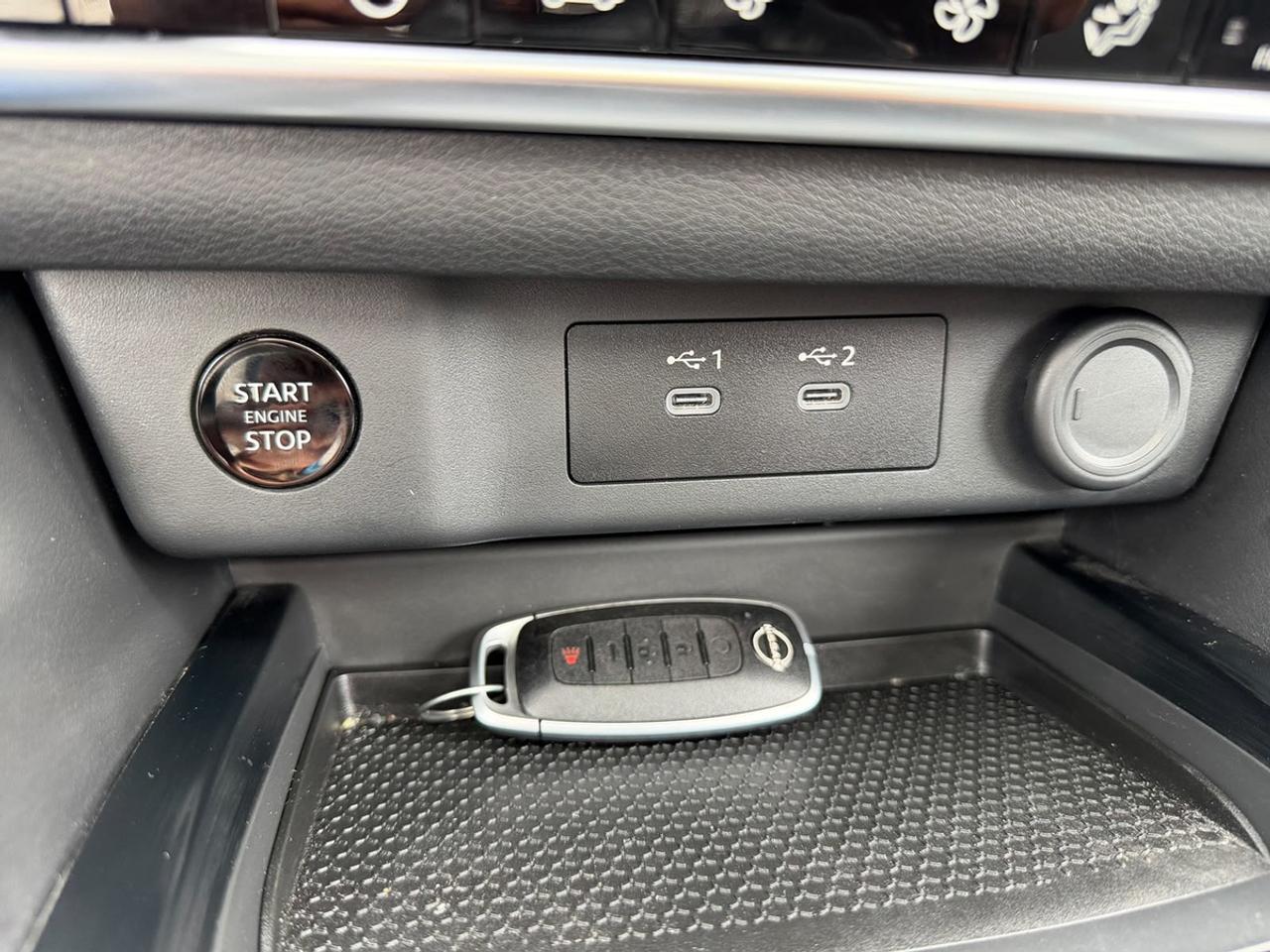 2025 Nissan Rogue SV Photo