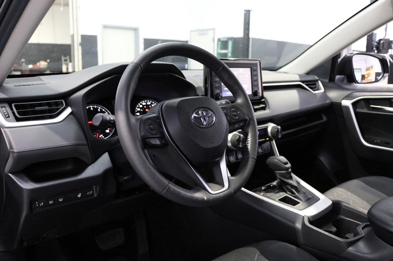 2019 Toyota RAV4 AWD XLE - ONE OWNER NO ACCIDENTS DEALER SERVICED Photo