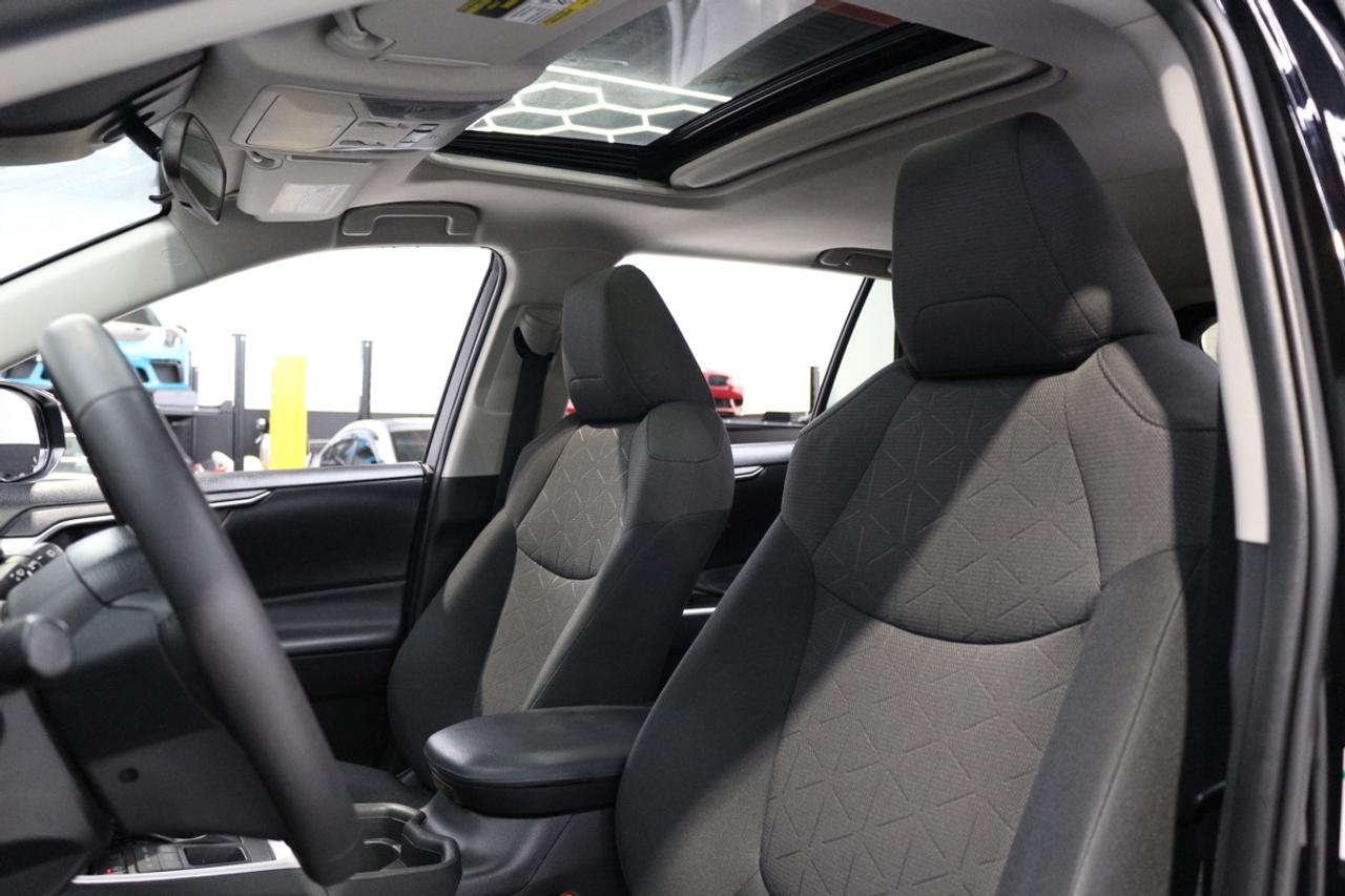 2019 Toyota RAV4 AWD XLE - ONE OWNER NO ACCIDENTS DEALER SERVICED Photo