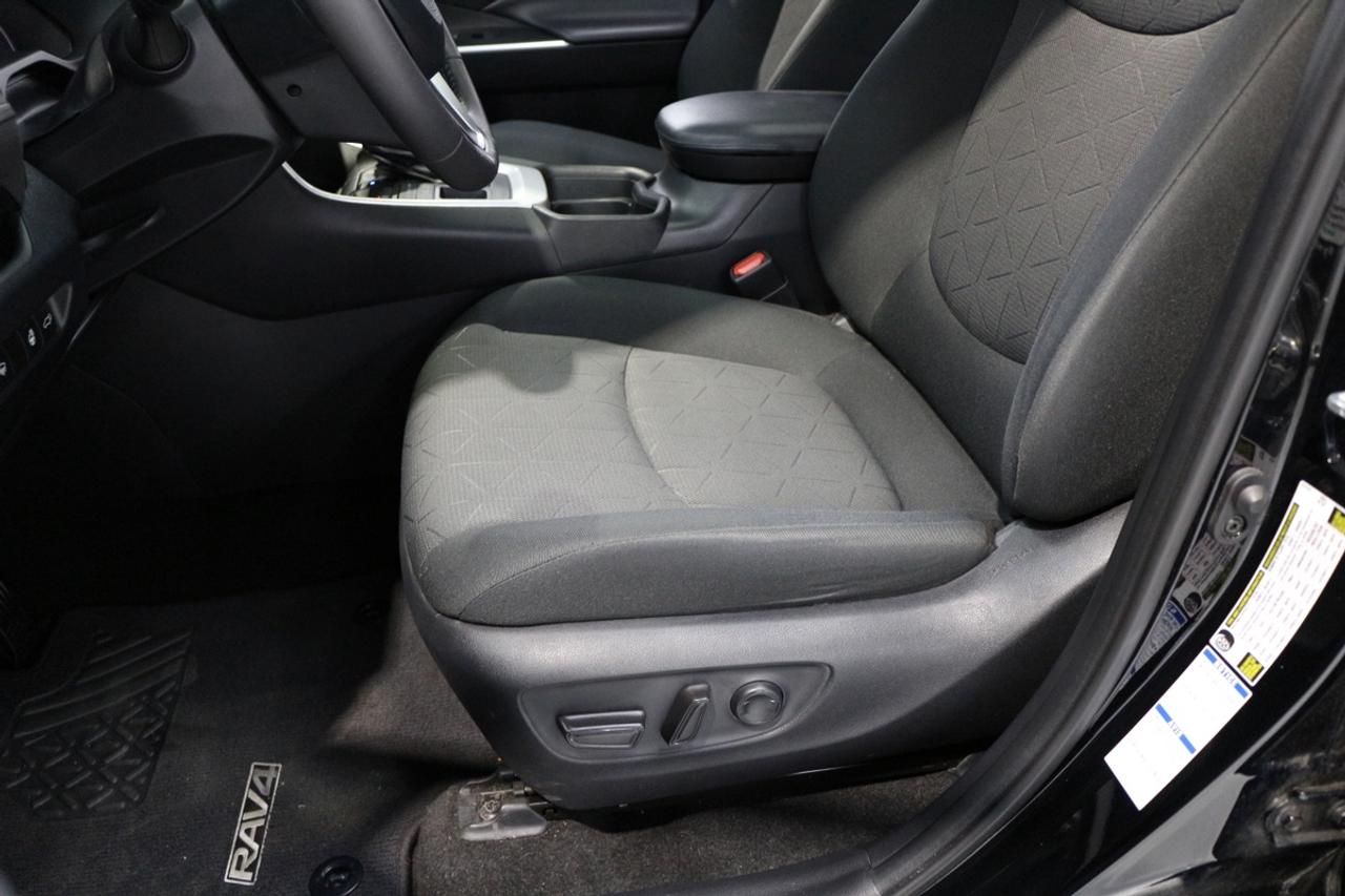 2019 Toyota RAV4 AWD XLE - ONE OWNER NO ACCIDENTS DEALER SERVICED Photo