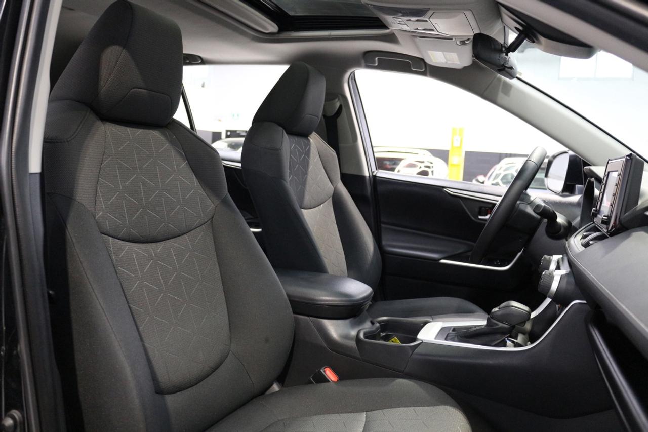2019 Toyota RAV4 AWD XLE - ONE OWNER NO ACCIDENTS DEALER SERVICED Photo