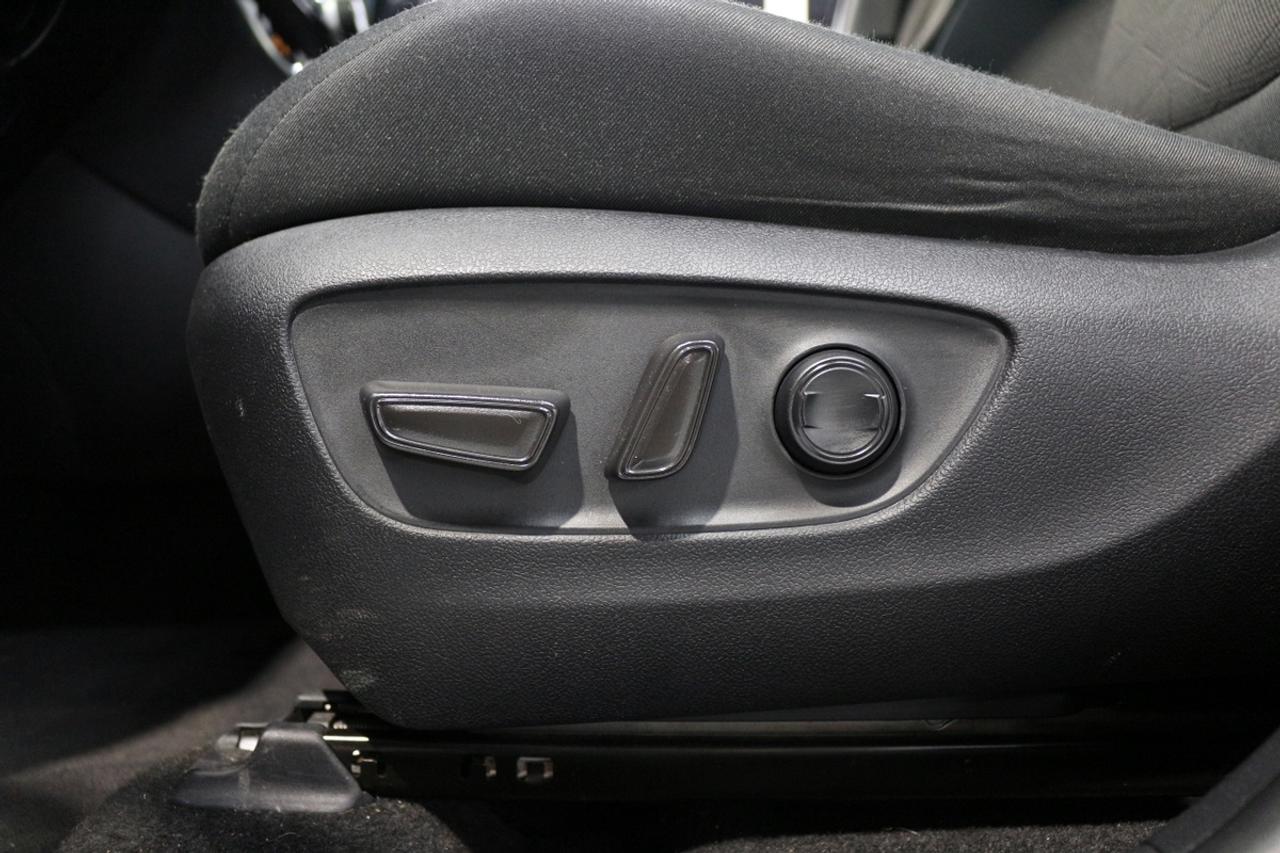 2019 Toyota RAV4 AWD XLE - ONE OWNER NO ACCIDENTS DEALER SERVICED Photo