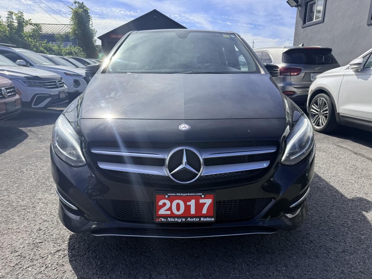 2017 Mercedes-Benz B-Class B250 4MATIC - SPORTS TOURER - NAVI - R.CAM - SUNROOF! Photo