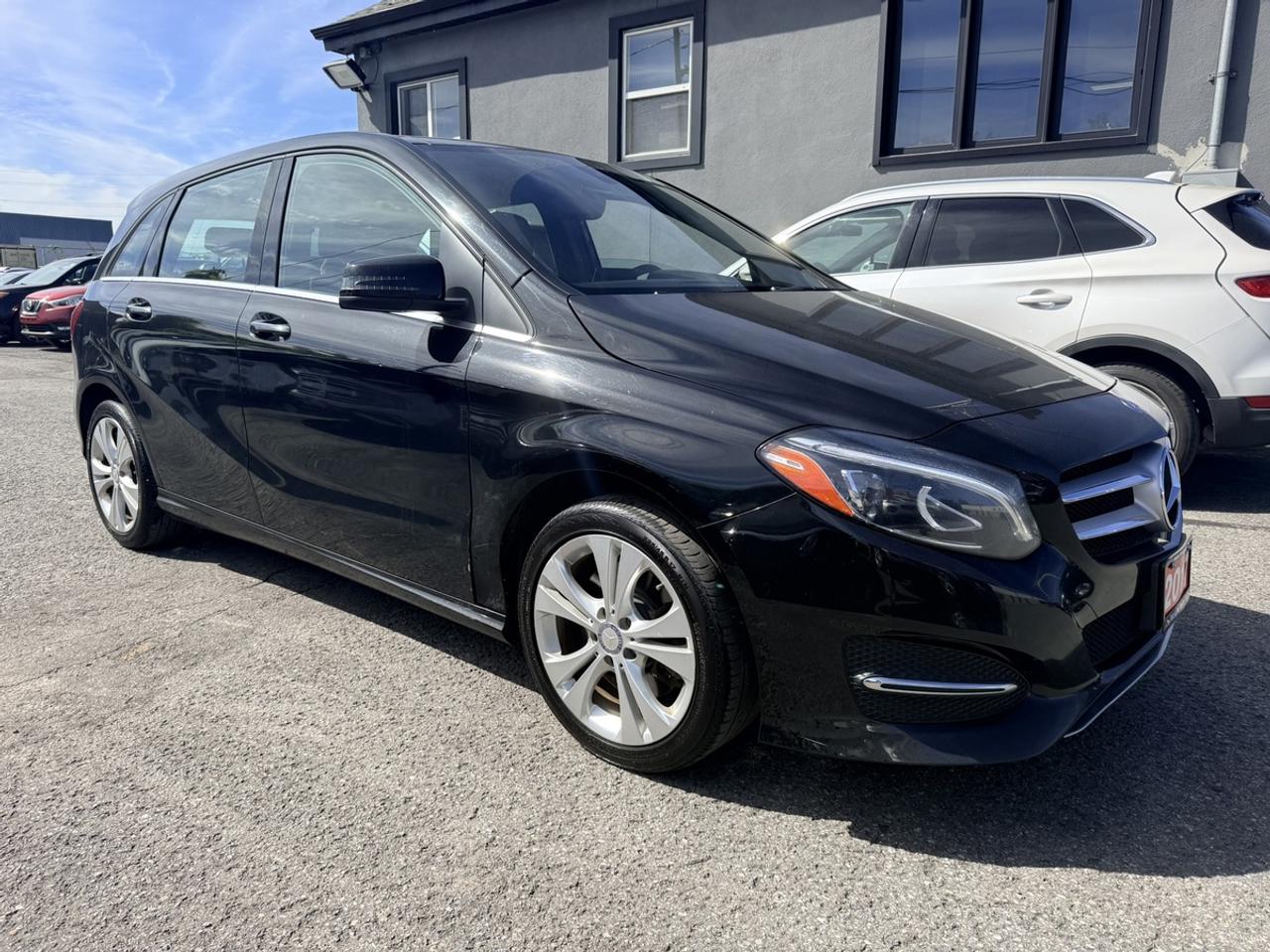 2017 Mercedes-Benz B-Class B250 4MATIC - SPORTS TOURER - NAVI - R.CAM - SUNROOF! Photo