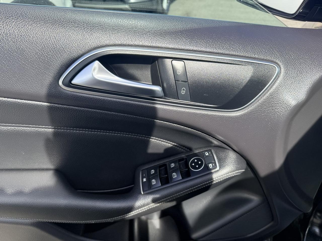 2017 Mercedes-Benz B-Class B250 4MATIC - SPORTS TOURER - NAVI - R.CAM - SUNROOF! Photo