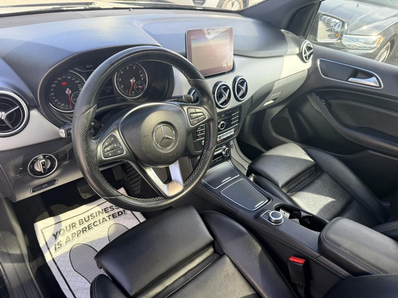 2017 Mercedes-Benz B-Class B250 4MATIC - SPORTS TOURER - NAVI - R.CAM - SUNROOF! Photo