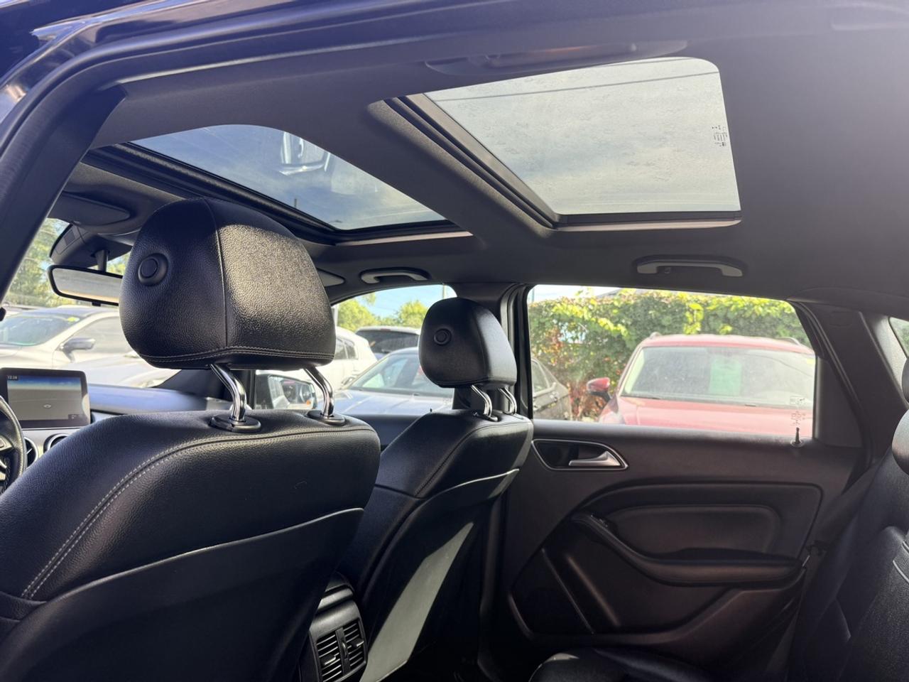 2017 Mercedes-Benz B-Class B250 4MATIC - SPORTS TOURER - NAVI - R.CAM - SUNROOF! Photo