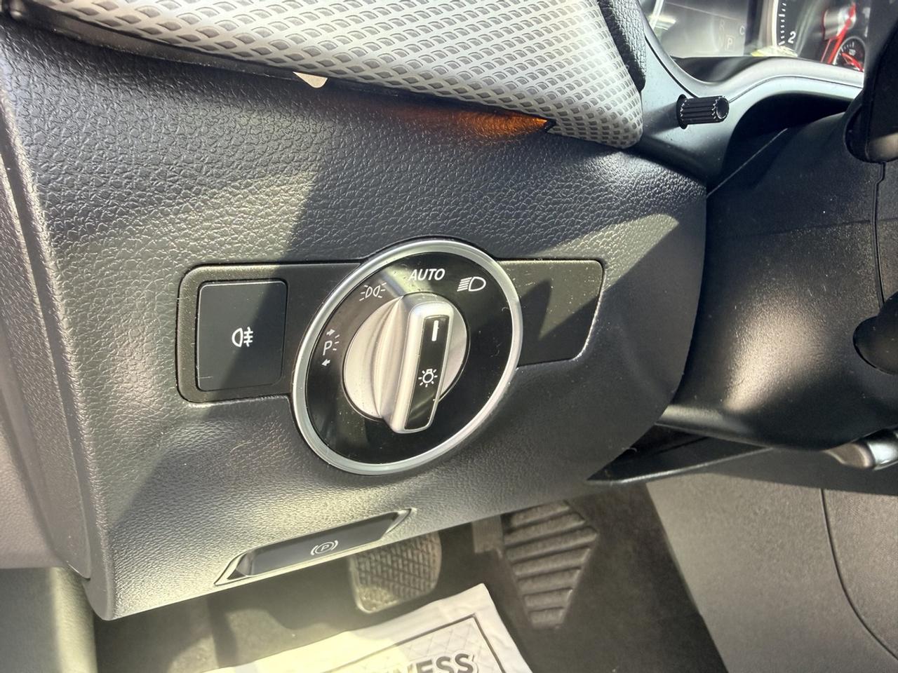 2017 Mercedes-Benz B-Class B250 4MATIC - SPORTS TOURER - NAVI - R.CAM - SUNROOF! Photo