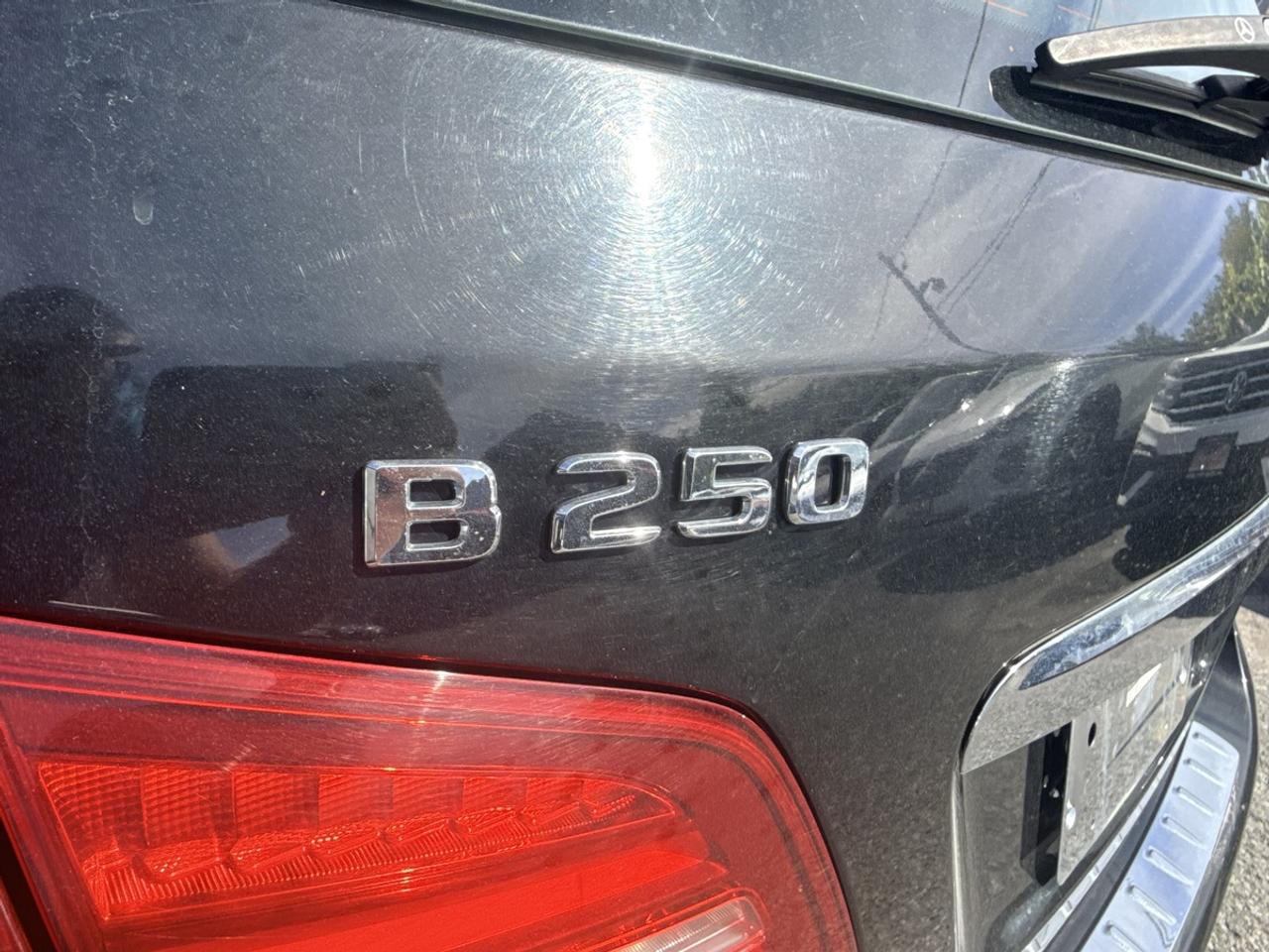 2017 Mercedes-Benz B-Class B250 4MATIC - SPORTS TOURER - NAVI - R.CAM - SUNROOF! Photo