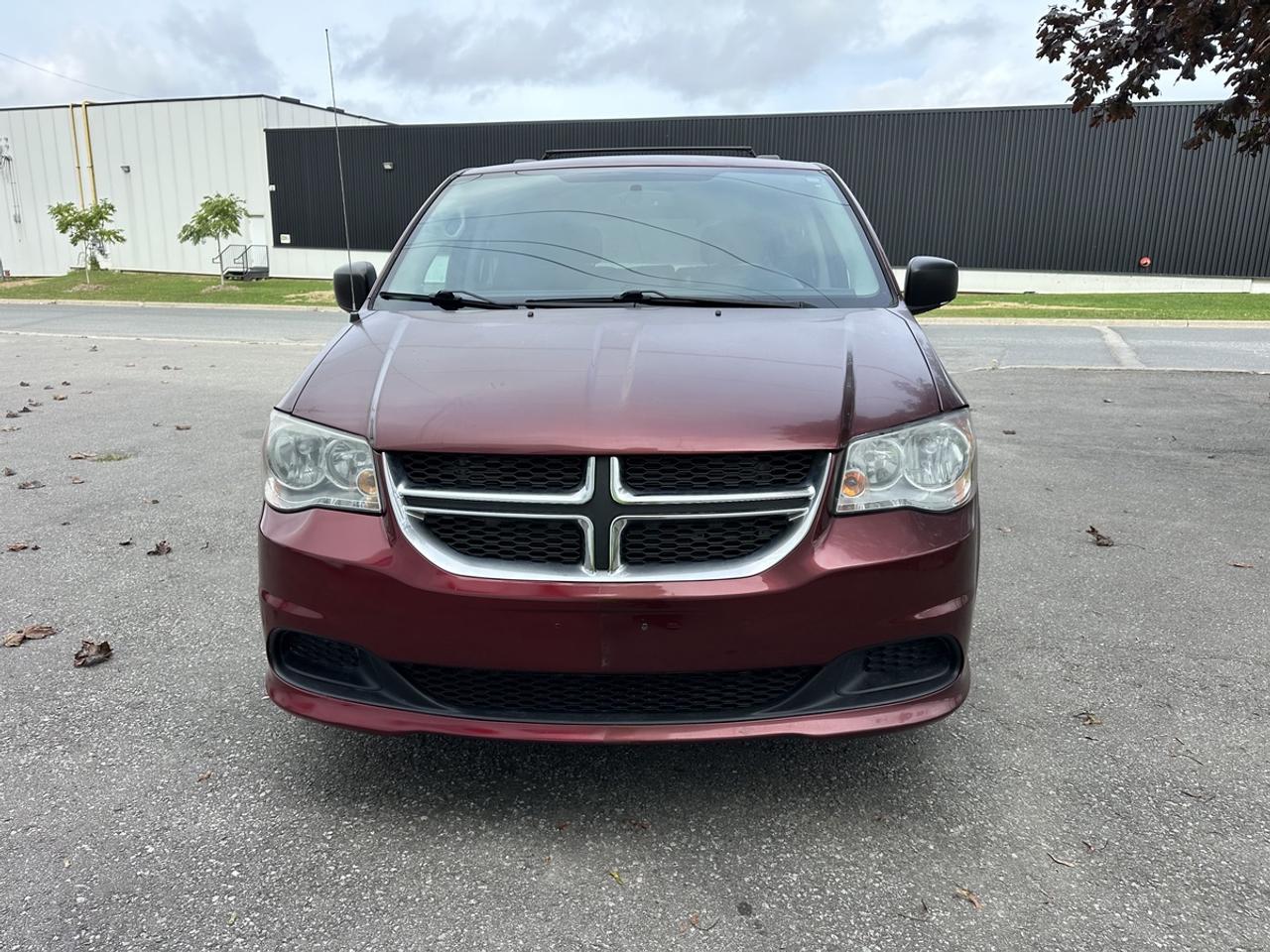 2017 Dodge Grand Caravan SXT Photo2