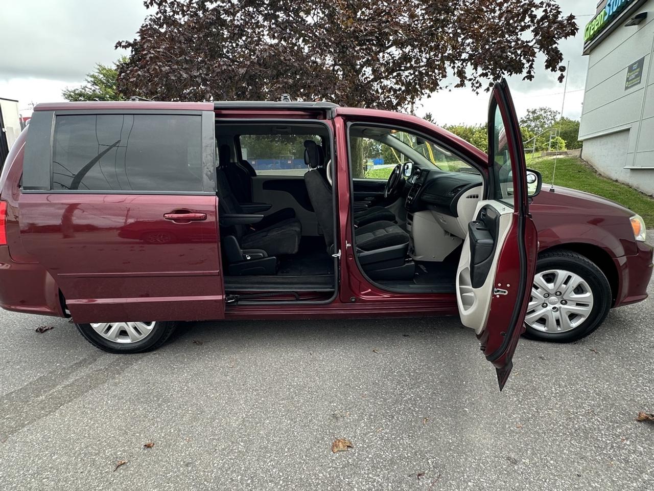 2017 Dodge Grand Caravan SXT Photo