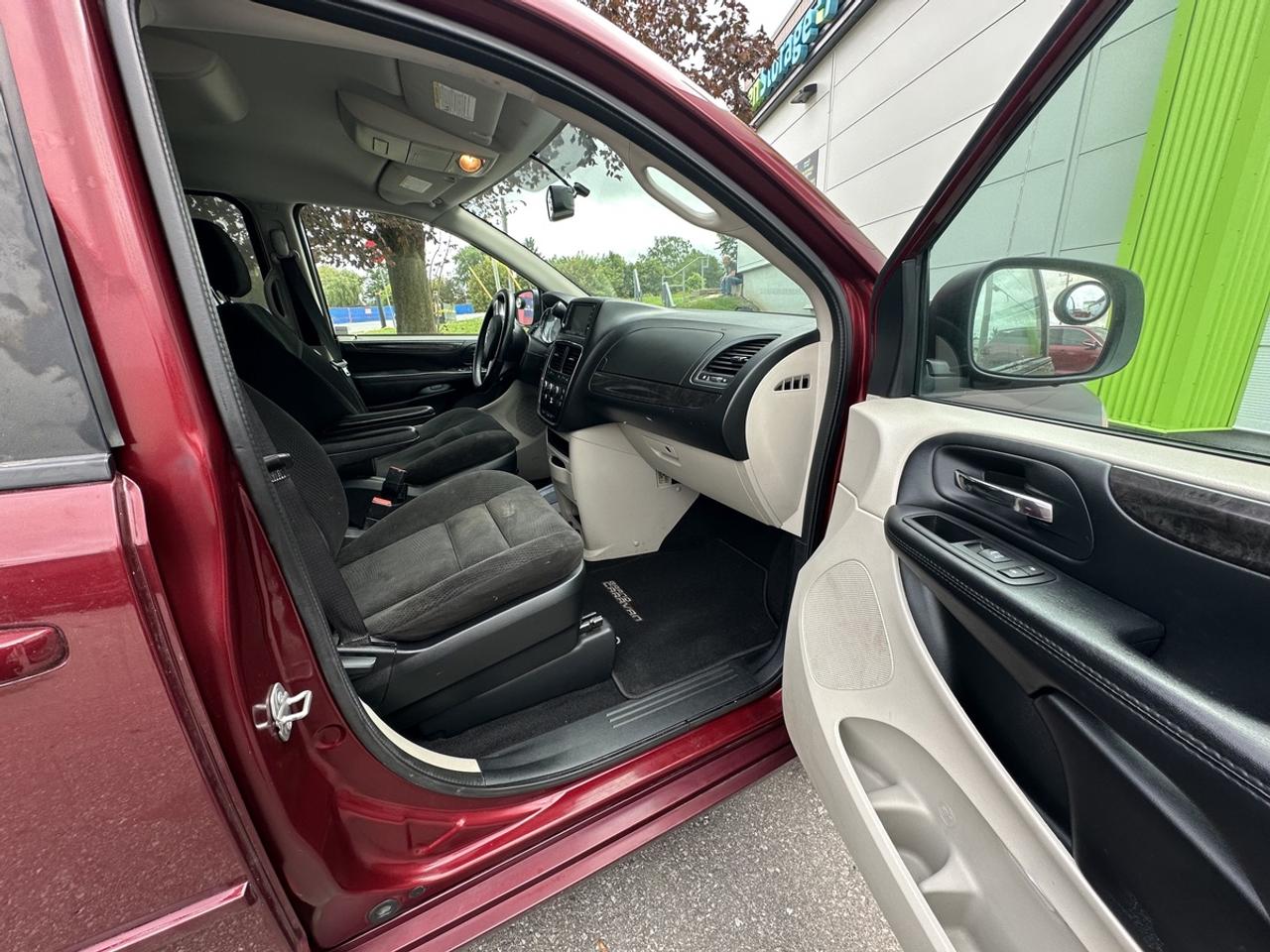 2017 Dodge Grand Caravan SXT Photo
