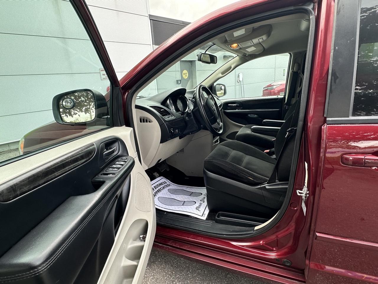 2017 Dodge Grand Caravan SXT Photo