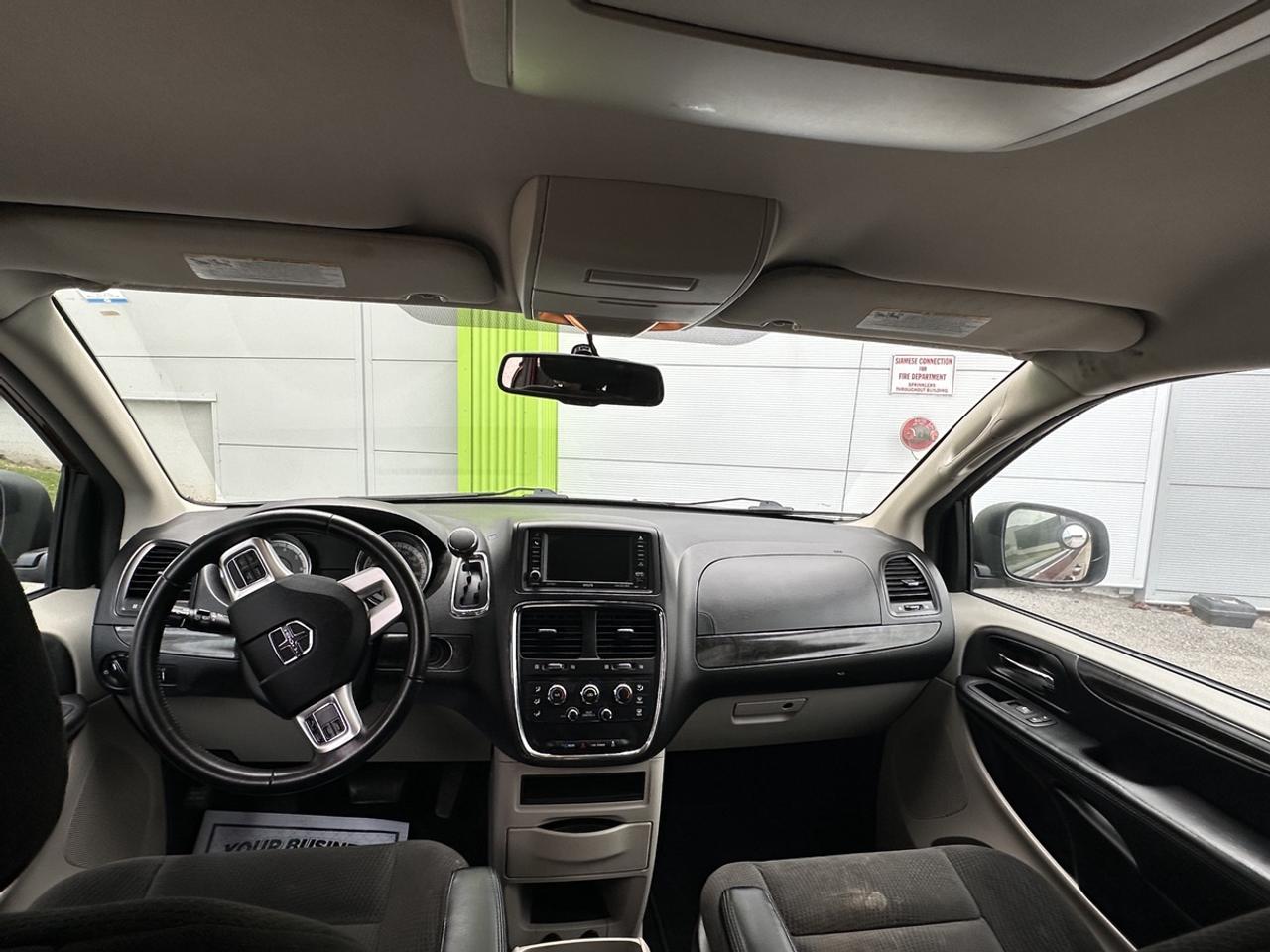 2017 Dodge Grand Caravan SXT Photo