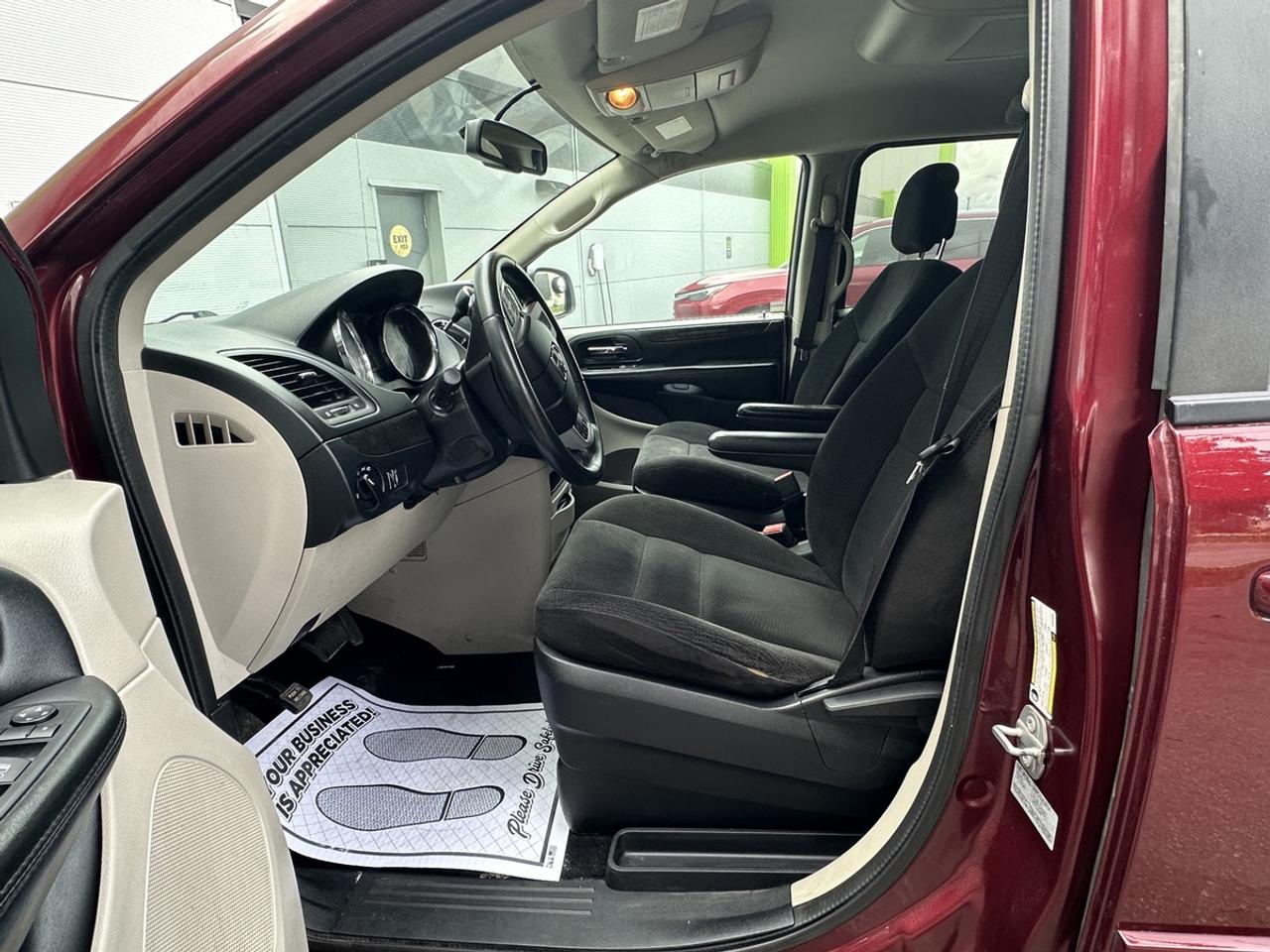 2017 Dodge Grand Caravan SXT Photo