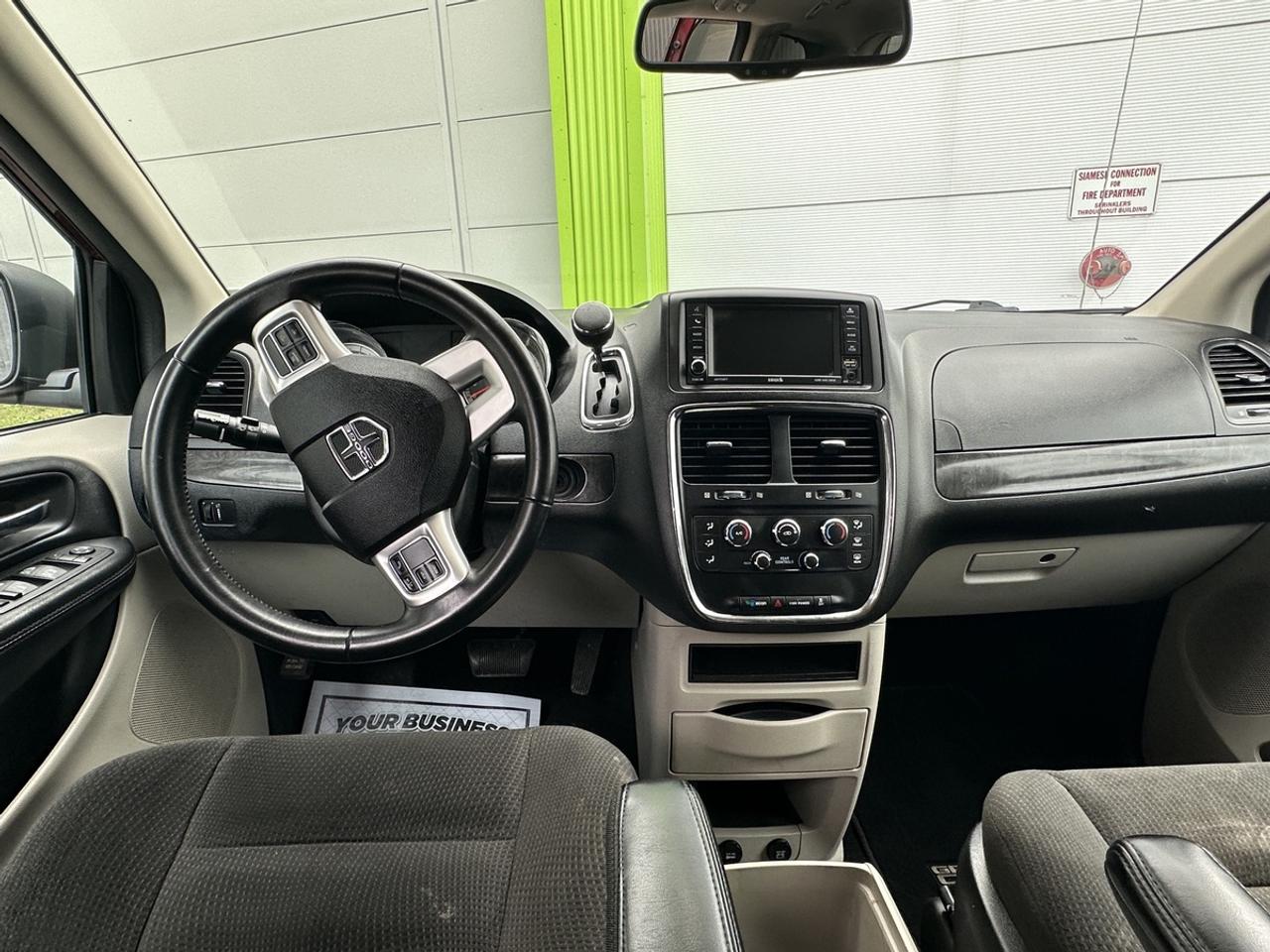 2017 Dodge Grand Caravan SXT Photo