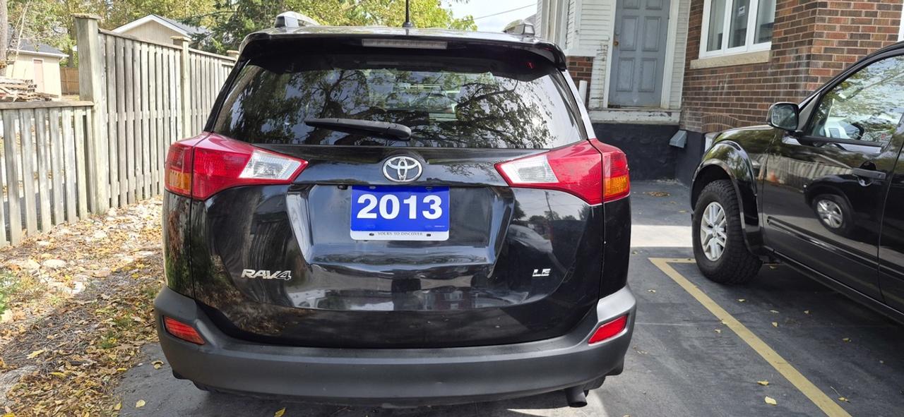 2013 Toyota RAV4 LE Photo